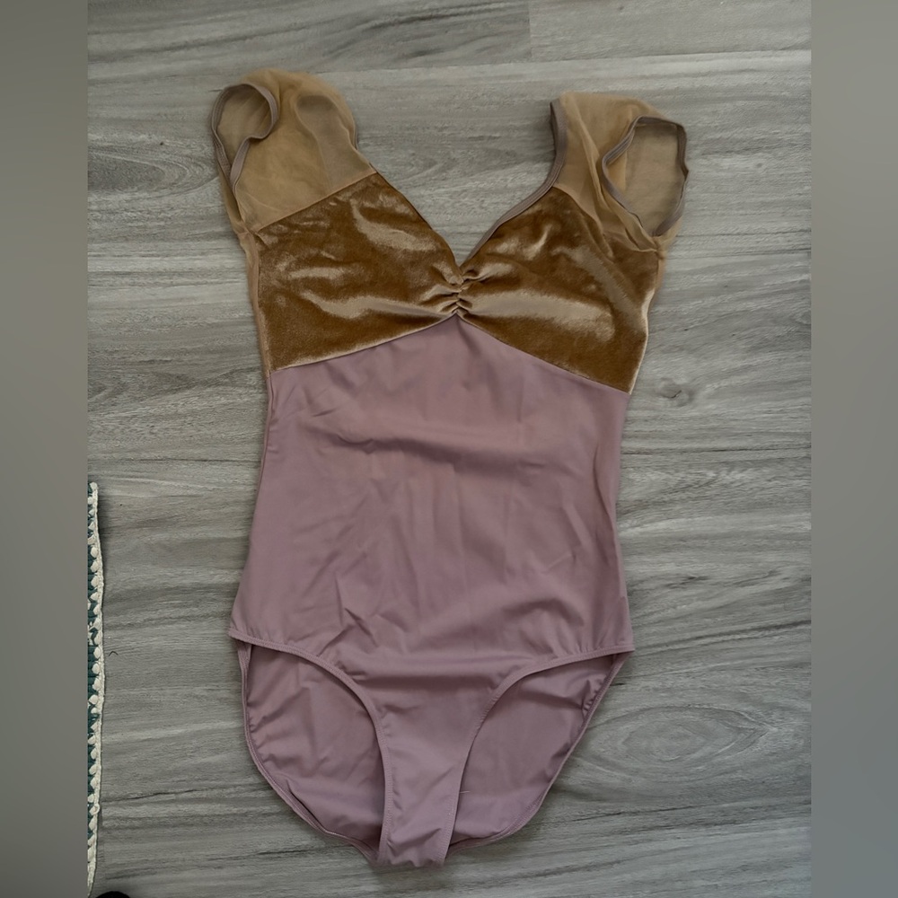 Class-In Pink and Gold Leo💕🌟